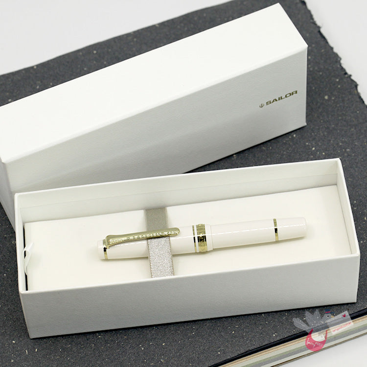 SAILOR Prof Gear Slim Mini - Series 2 - (14k gold nib, Mini converter) - Beni White - Medium Fine Nib
