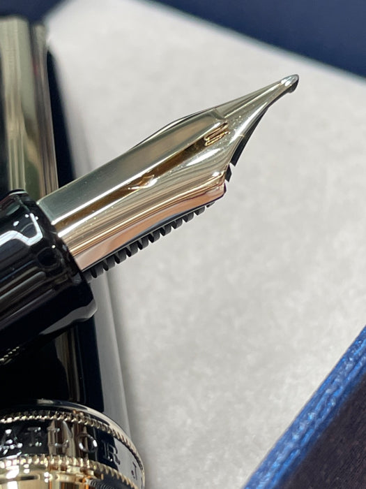 SAILOR 1911 - Naginata Togi Emperor Fountain Pen (21K gold nib & Converter) - Black/Gold - Medium (New Design)