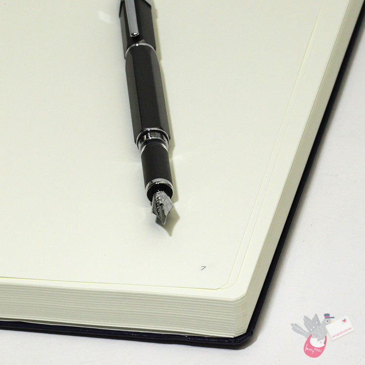 LEUCHTTURM1917 Classic Hard Cover - Master A4 - Plain - Navy
