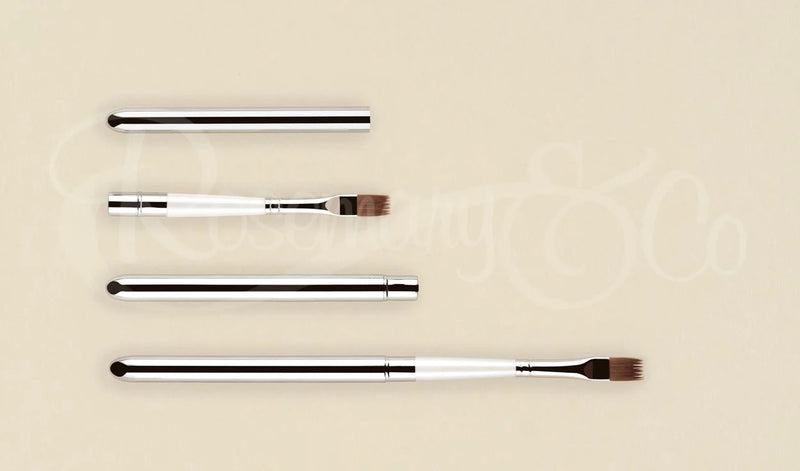 ROSEMARY & CO Reversible Pocket Brush - Red Dot (Synthetic Sable) - Comber