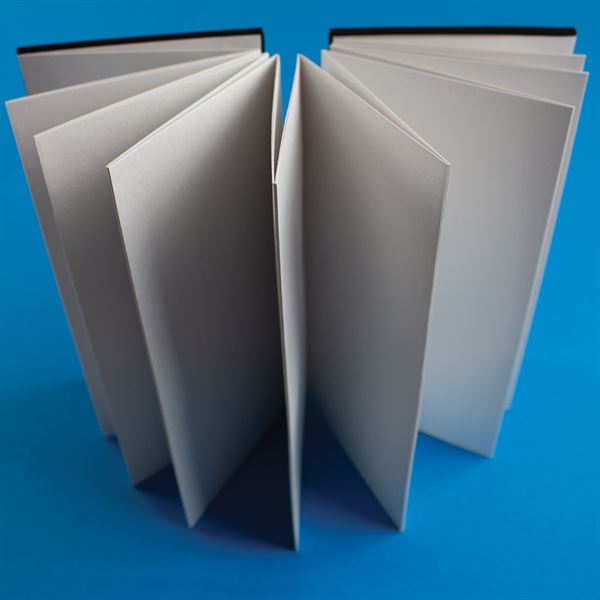SEAWHITE OF BRIGHTON Concertina Sketchbook (Slipcase) - 140gsm - 38 pages - Pocket (Tall A6)